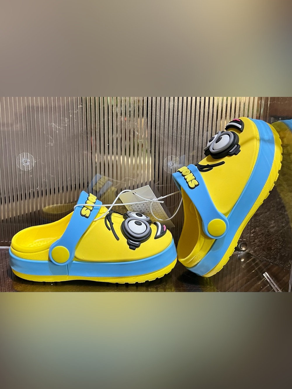 Kids despicable me minions clogs